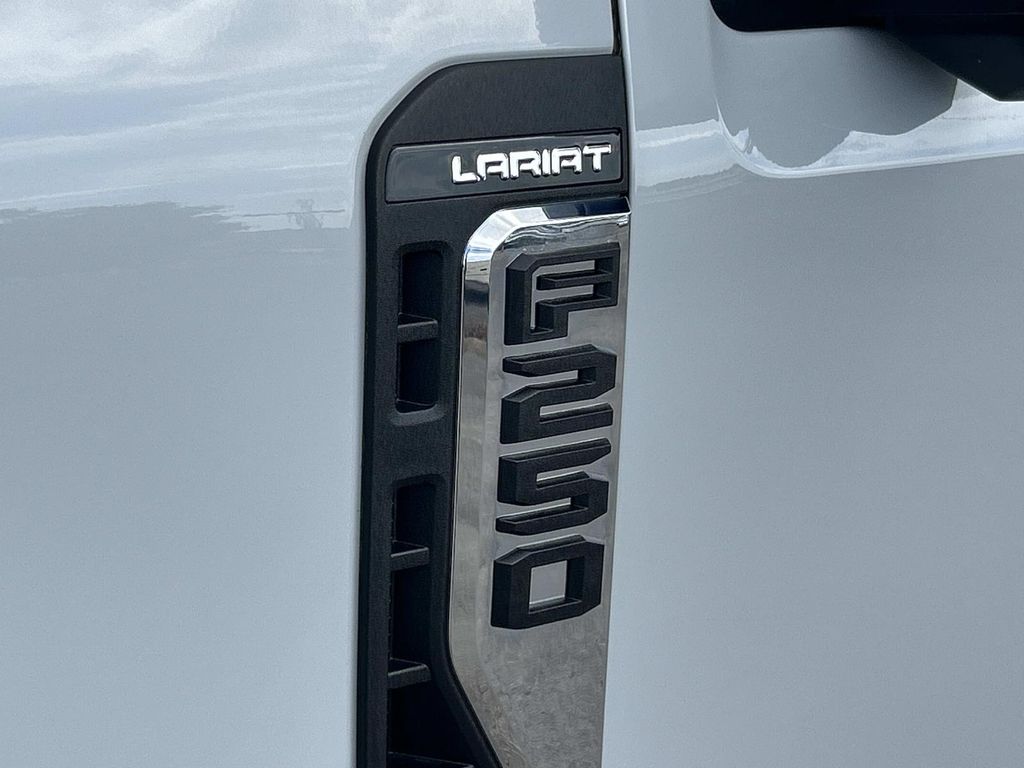 Vehicle photo 20