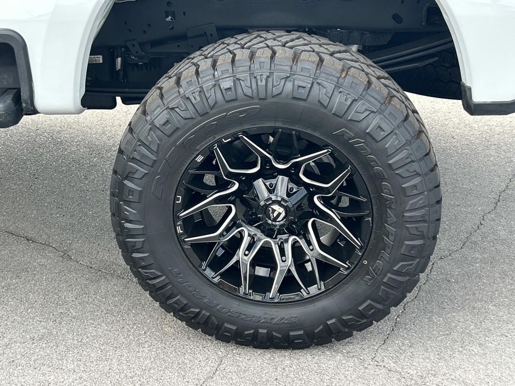 Vehicle photo 16