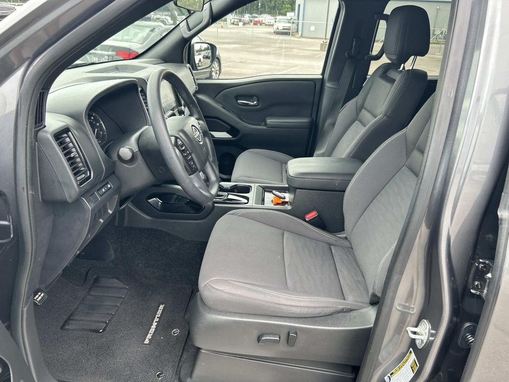 Vehicle photo 26