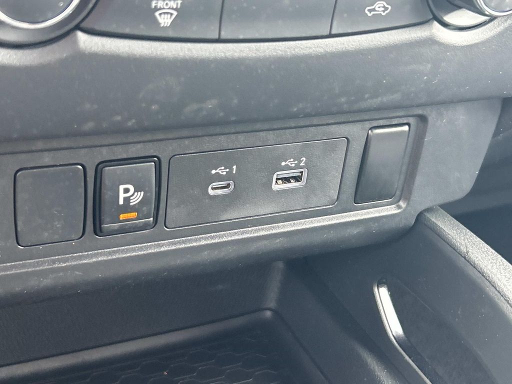 Vehicle photo 32