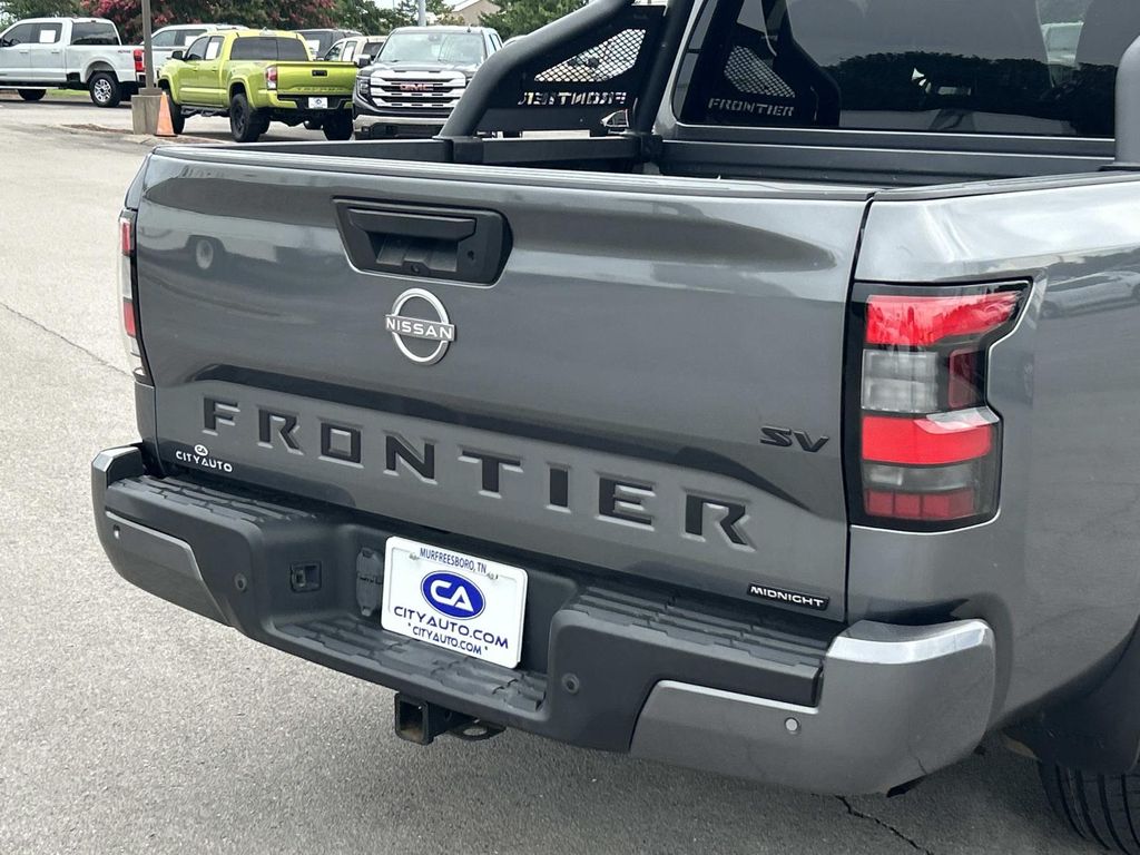 Vehicle photo 13