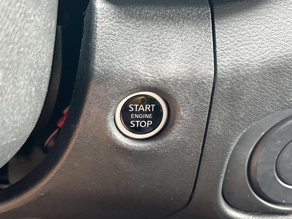 Vehicle photo 36