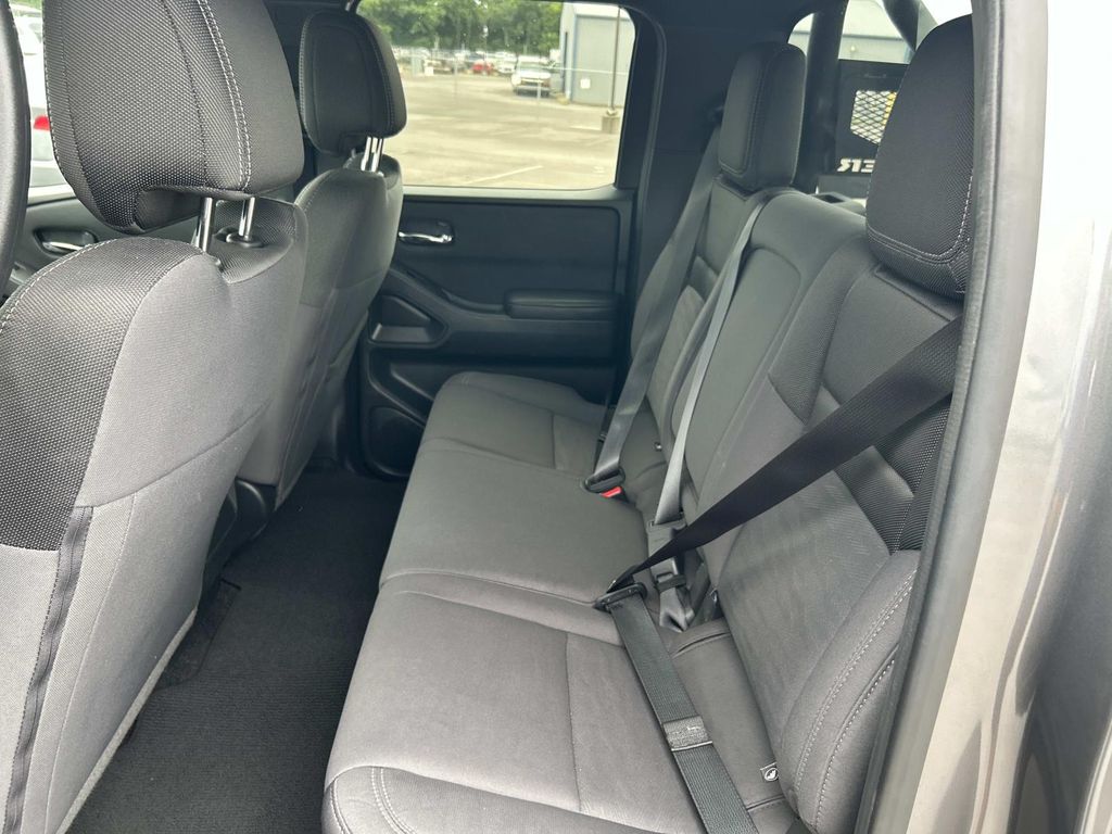 Vehicle photo 23