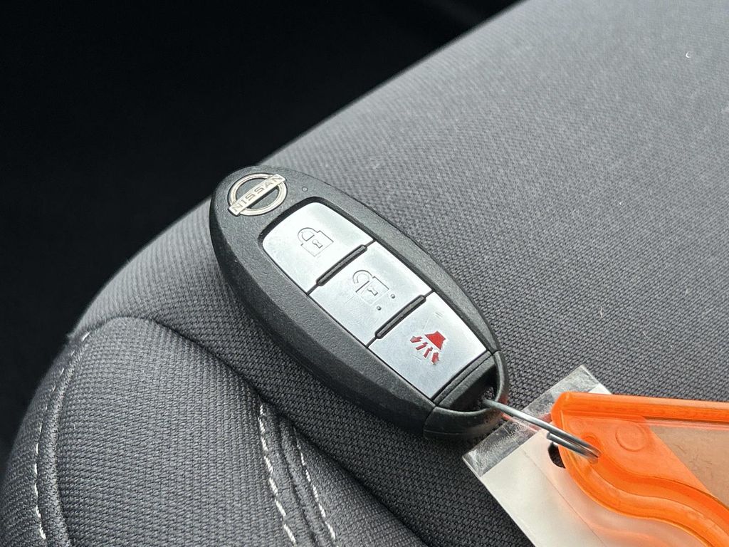 Vehicle photo 33
