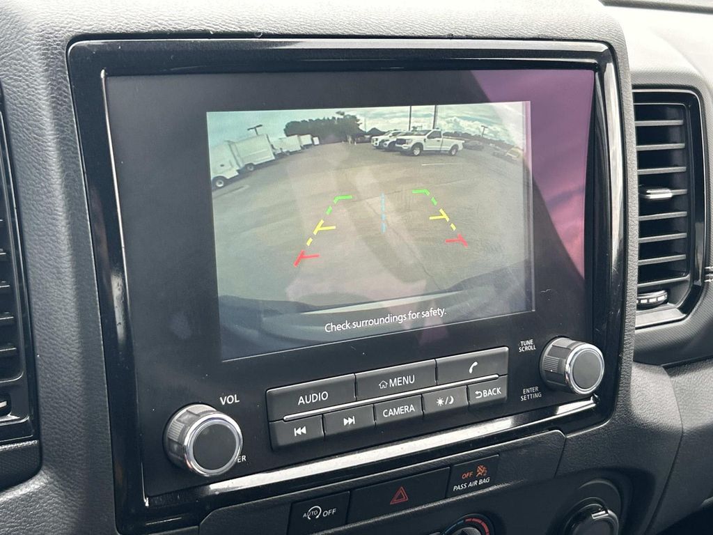Vehicle photo 30