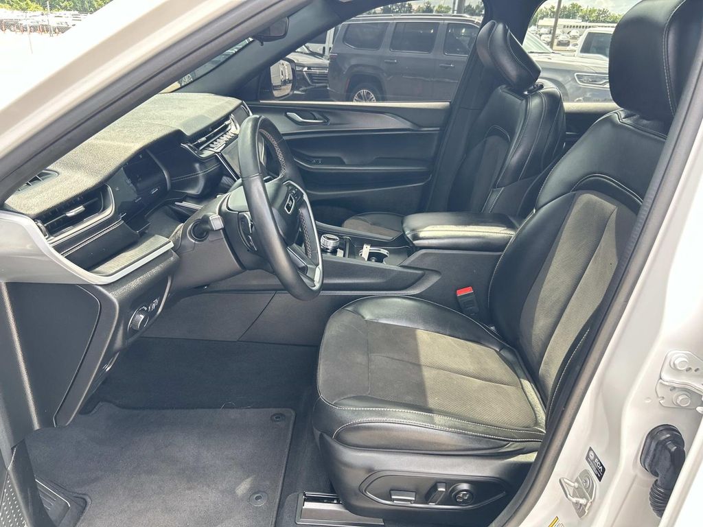 Used 2024 Jeep Grand Cherokee SUV