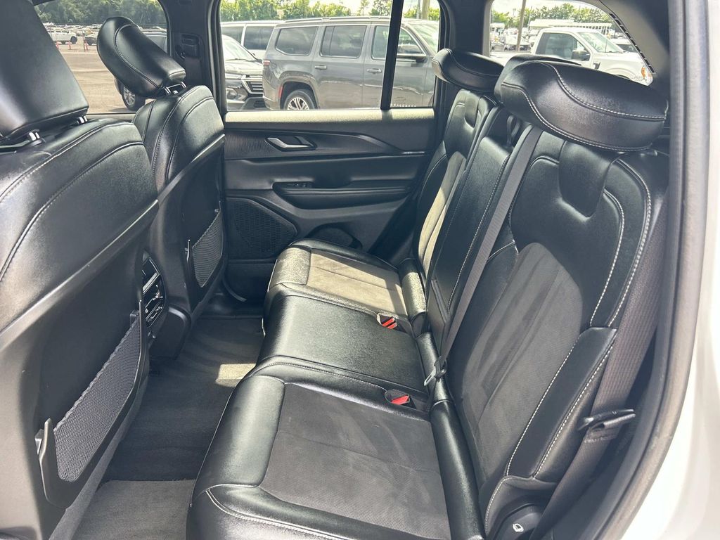 Used 2024 Jeep Grand Cherokee SUV