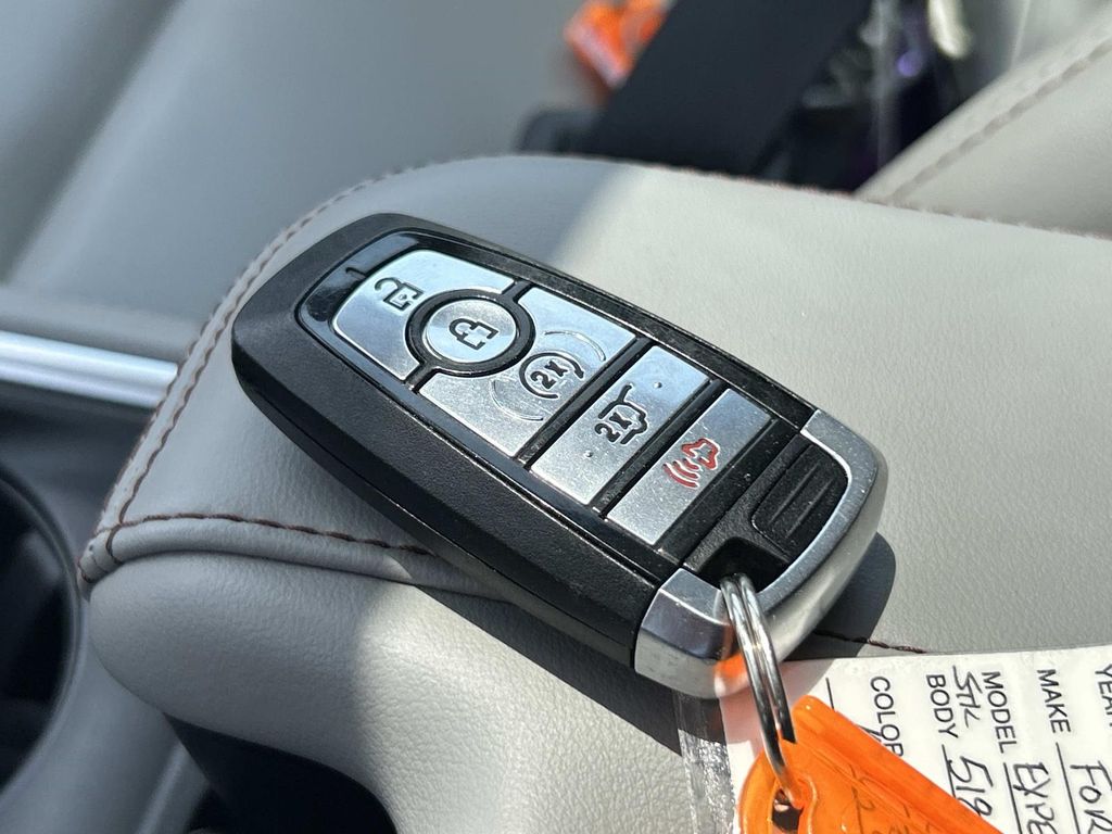 Used 2025 Ford Expedition SUV