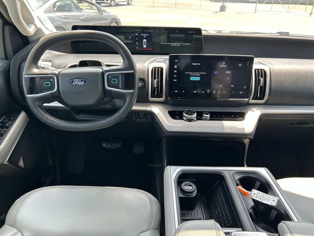 Used 2025 Ford Expedition SUV