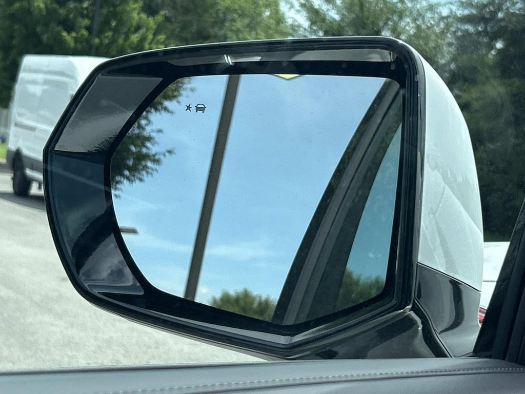 Vehicle photo 20