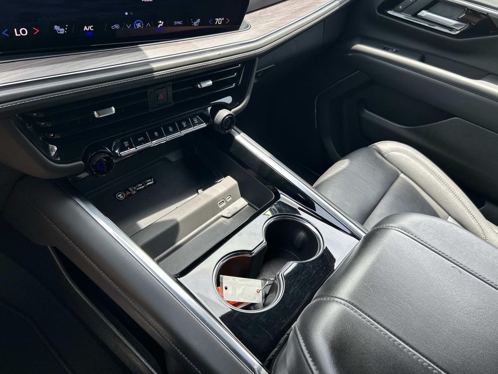 Vehicle photo 36
