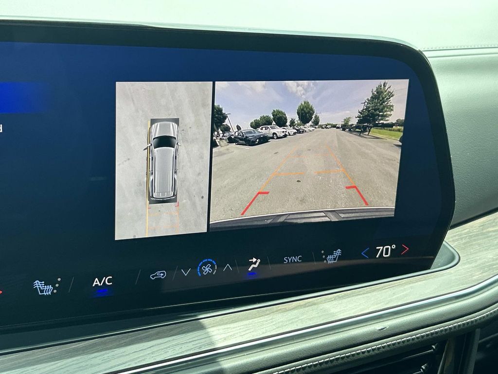 Vehicle photo 33