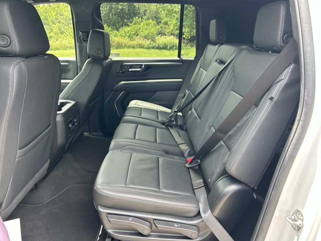 Vehicle photo 26