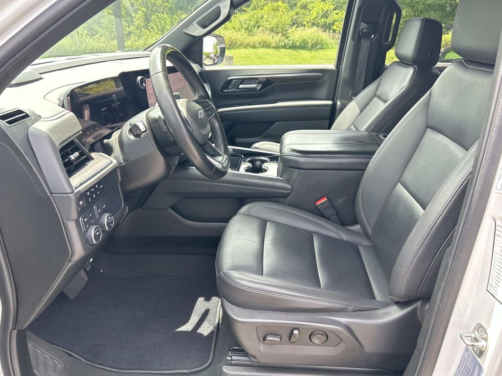 Vehicle photo 29