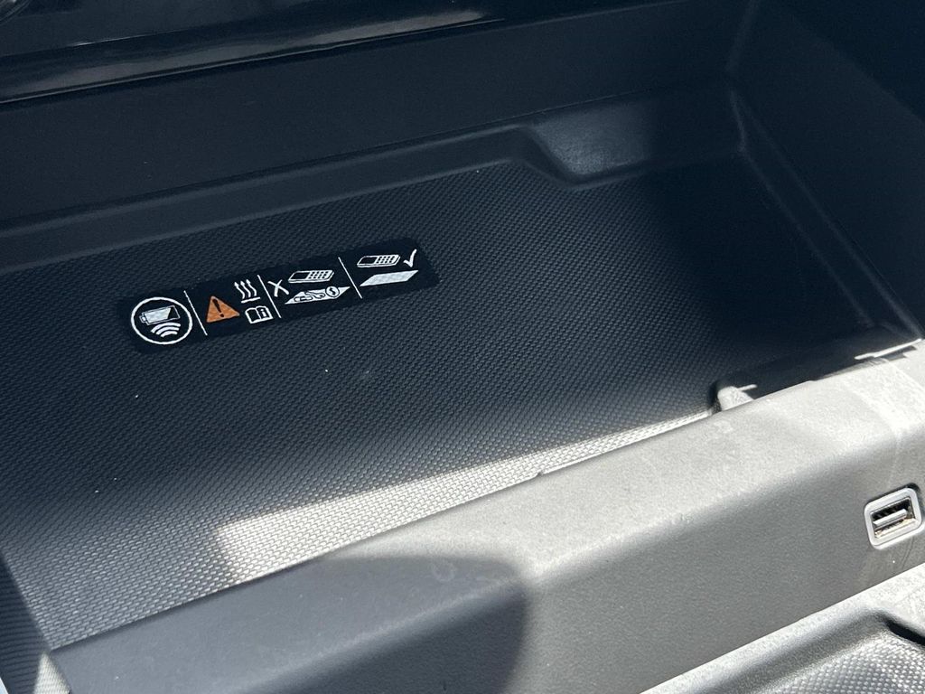 Vehicle photo 37