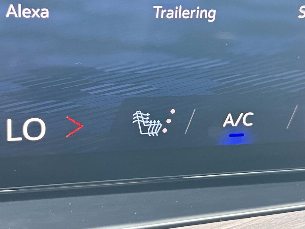 Vehicle photo 35