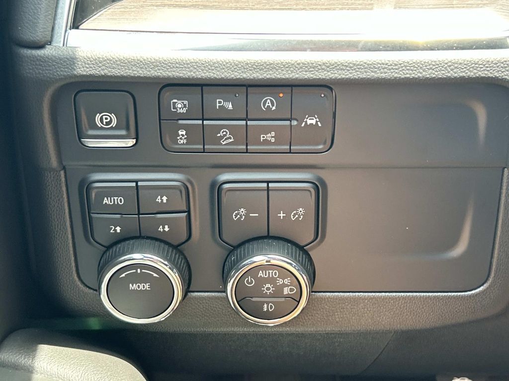 Vehicle photo 40