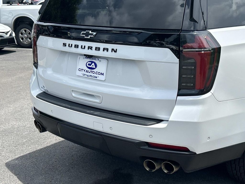 Vehicle photo 13