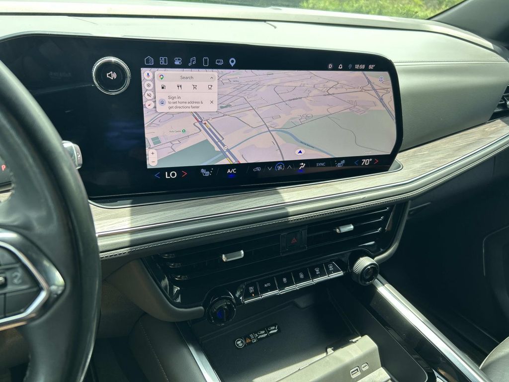 Vehicle photo 32