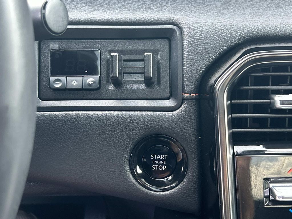 Vehicle photo 38