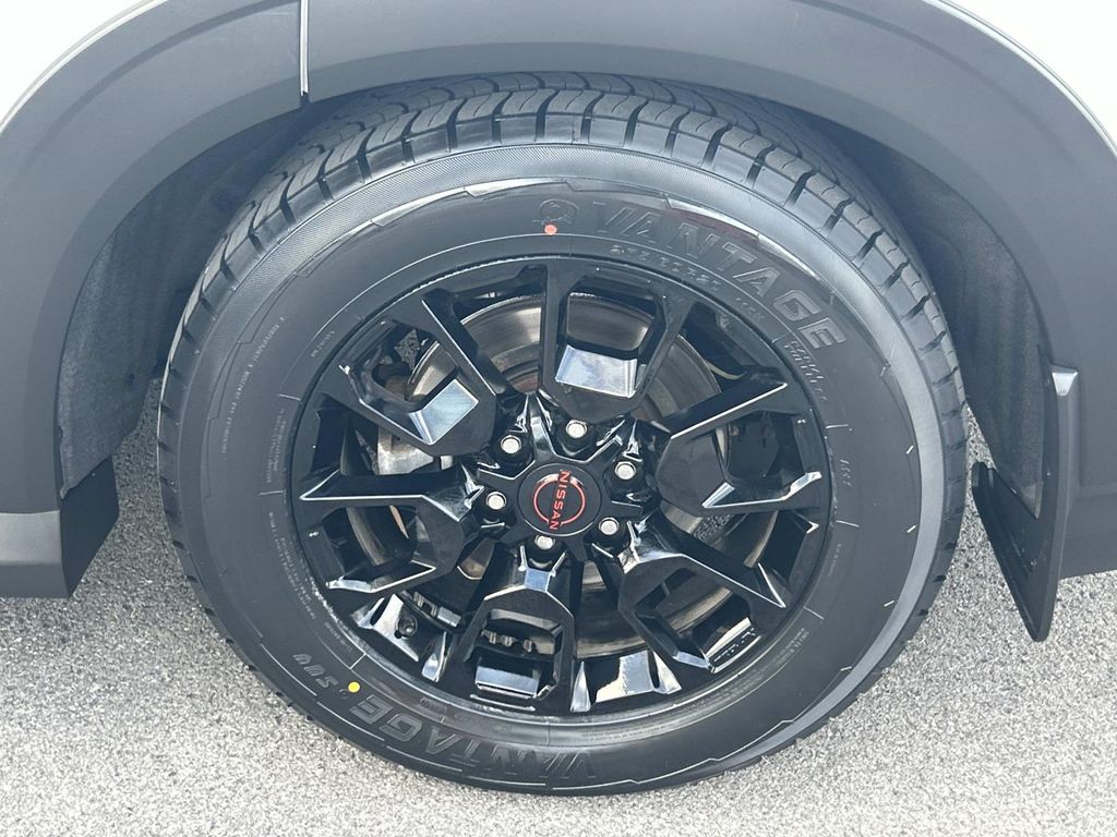 Vehicle photo 17