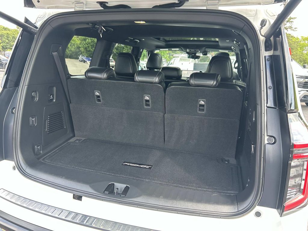 Vehicle photo 14