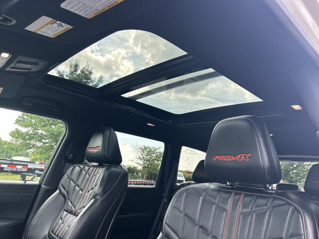 Vehicle photo 30