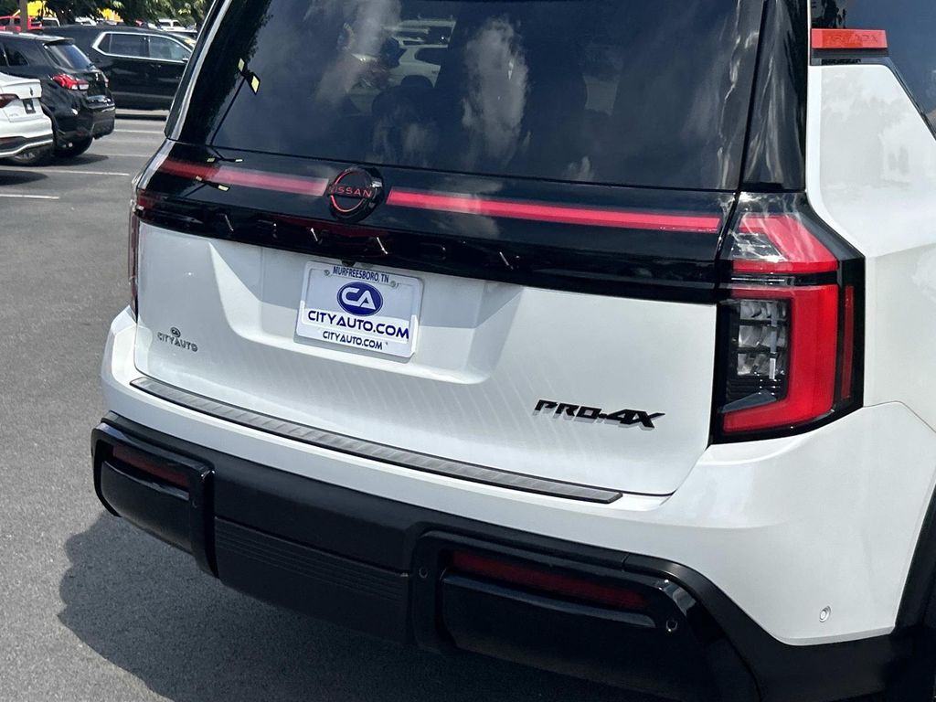 Vehicle photo 13