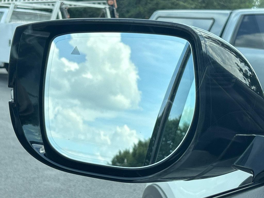 Vehicle photo 20