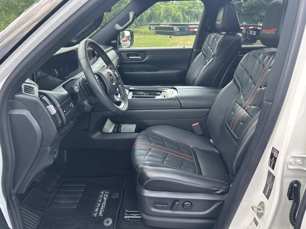 Vehicle photo 29