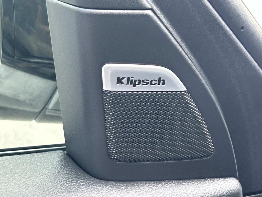 Vehicle photo 32