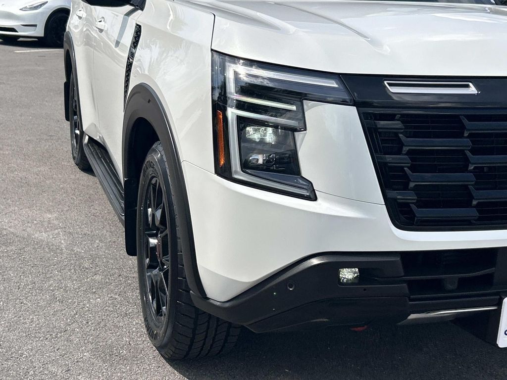 Vehicle photo 11