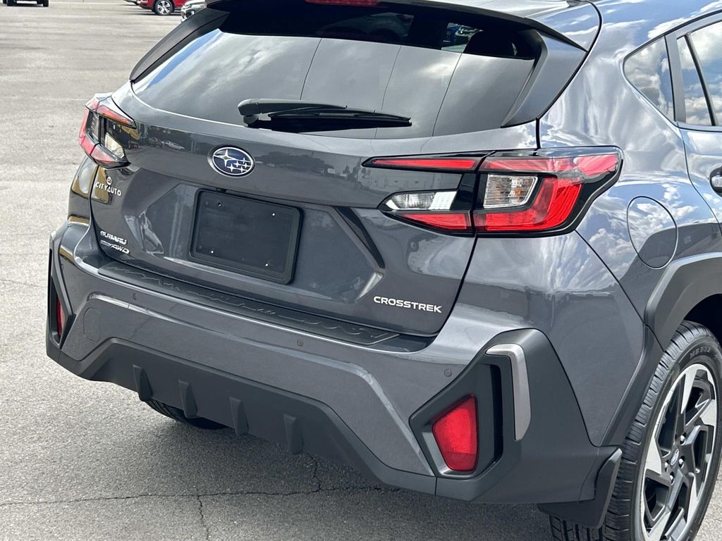 Vehicle photo 13