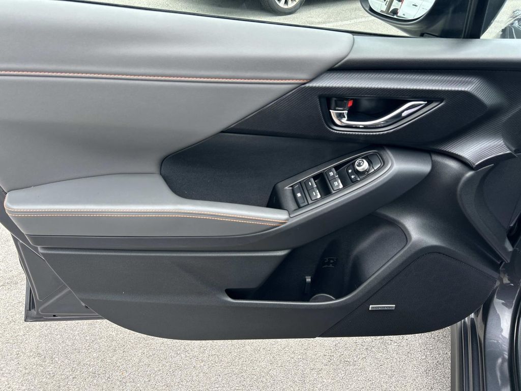 Vehicle photo 29