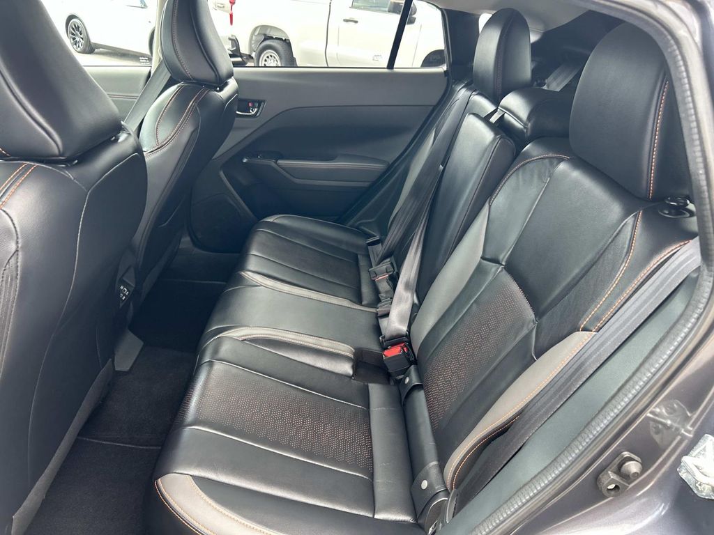 Vehicle photo 25