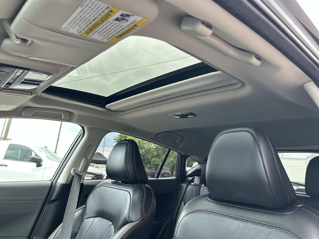 Vehicle photo 28
