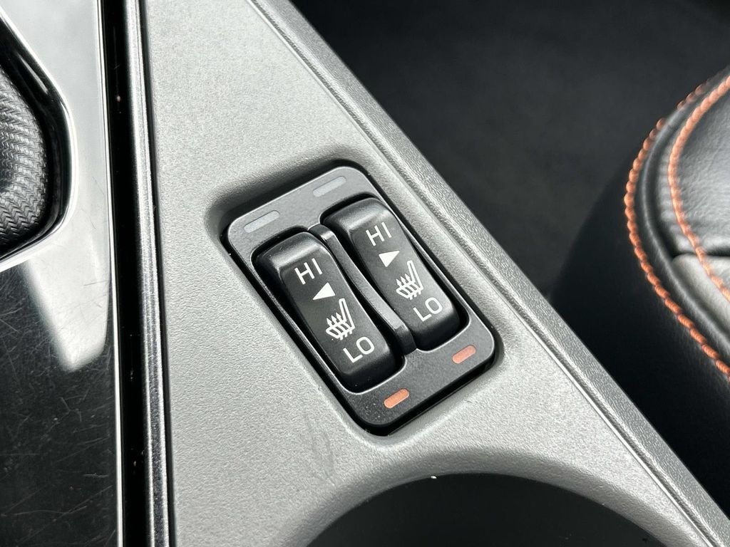 Vehicle photo 37