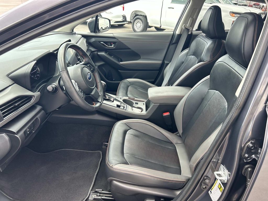 Vehicle photo 27