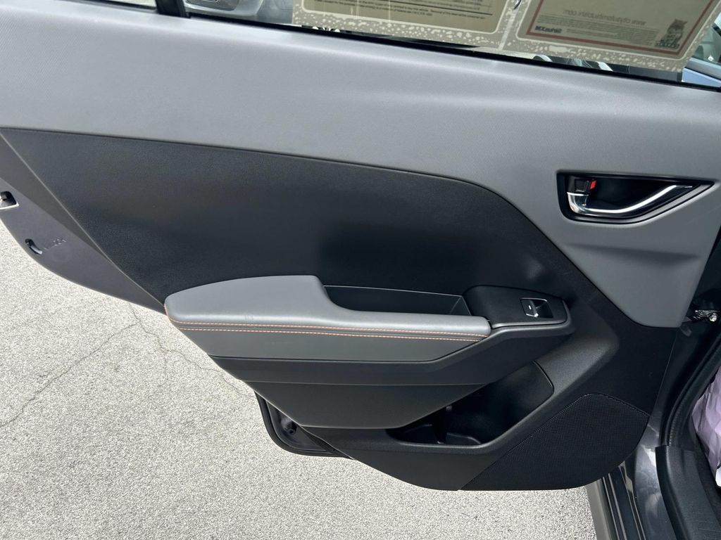 Vehicle photo 26