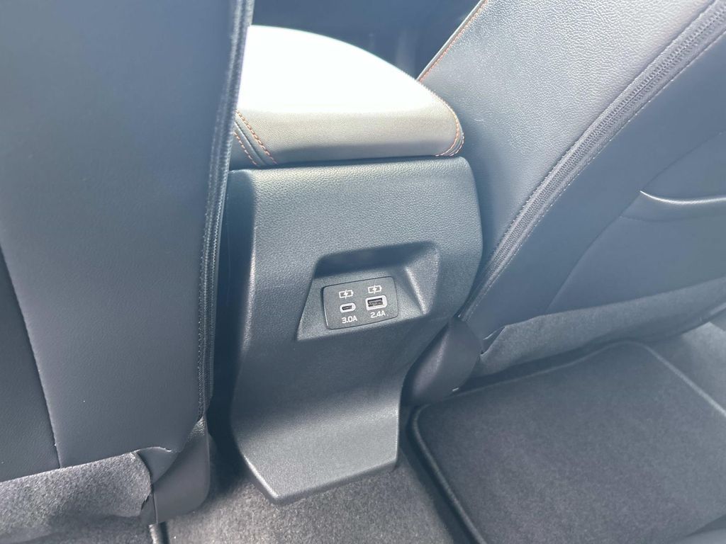 Vehicle photo 23