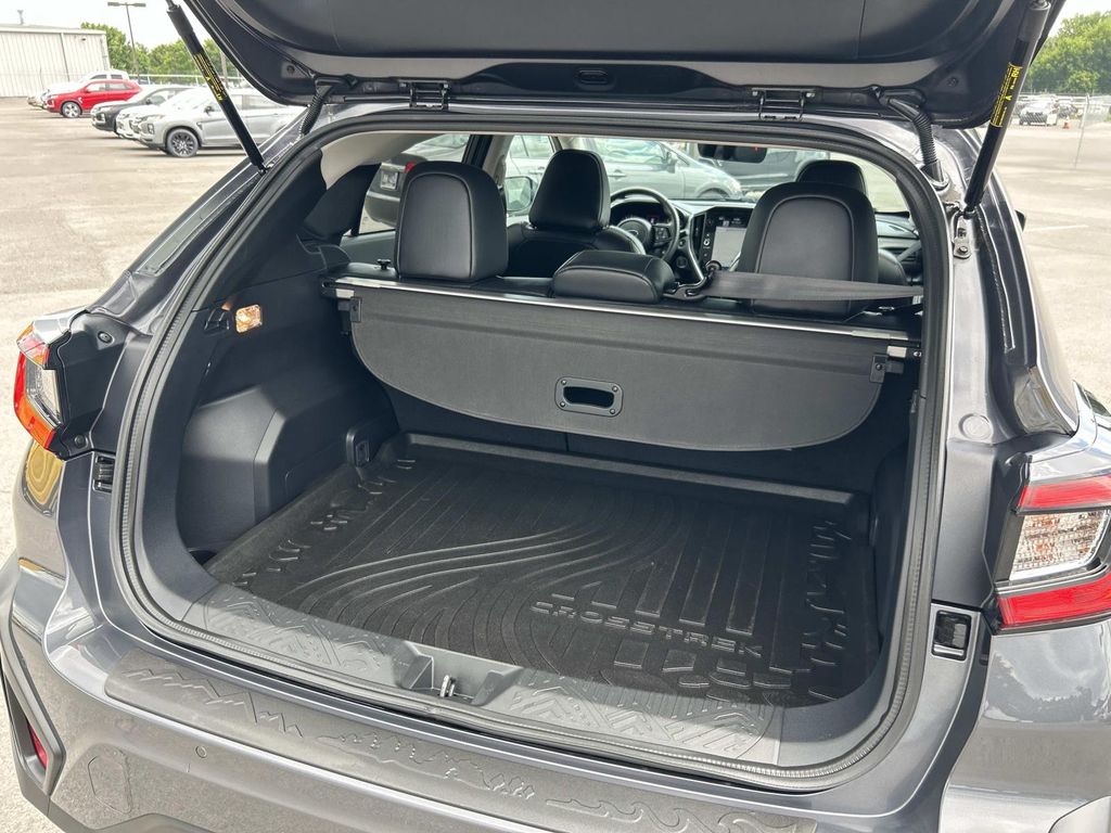 Vehicle photo 14