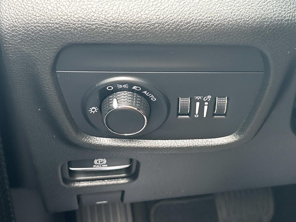 Used 2025 Jeep Grand Cherokee SUV