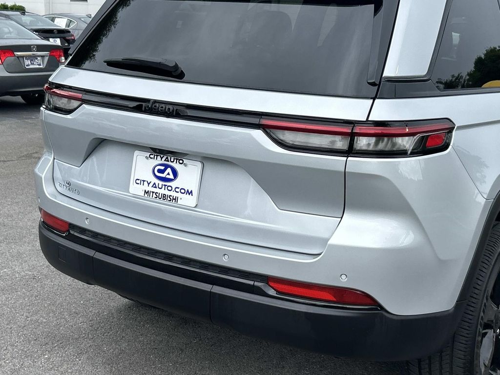 Used 2025 Jeep Grand Cherokee SUV