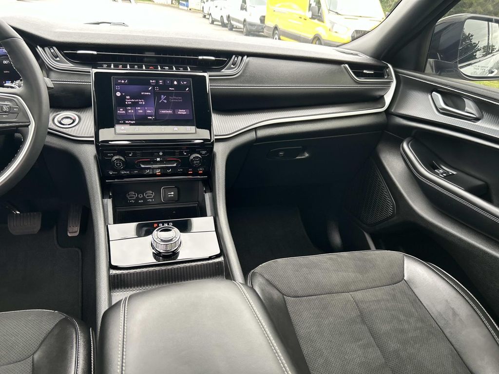 Used 2025 Jeep Grand Cherokee SUV