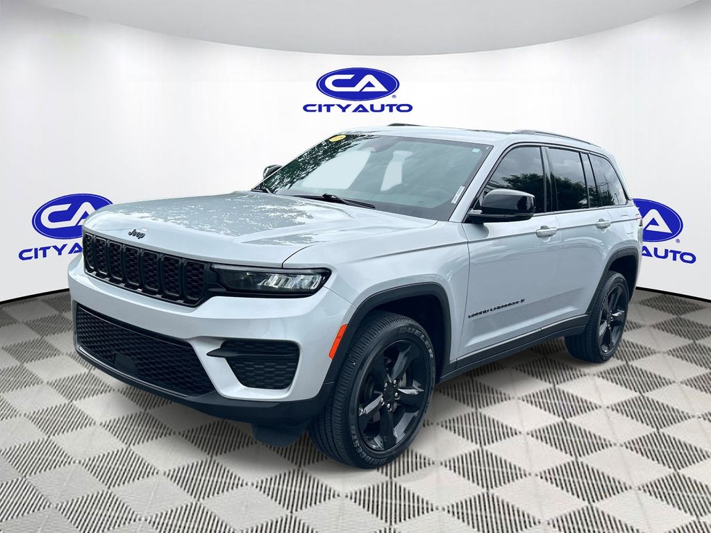 Used 2025 Jeep Grand Cherokee SUV