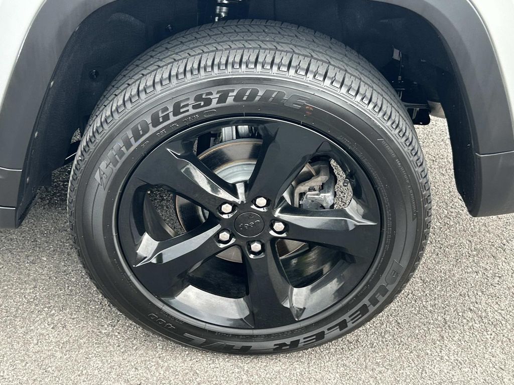 Used 2025 Jeep Grand Cherokee SUV