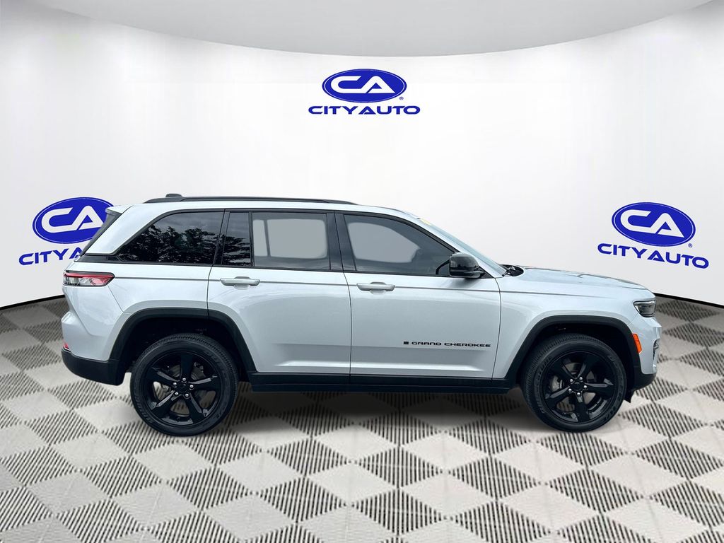 Used 2025 Jeep Grand Cherokee SUV