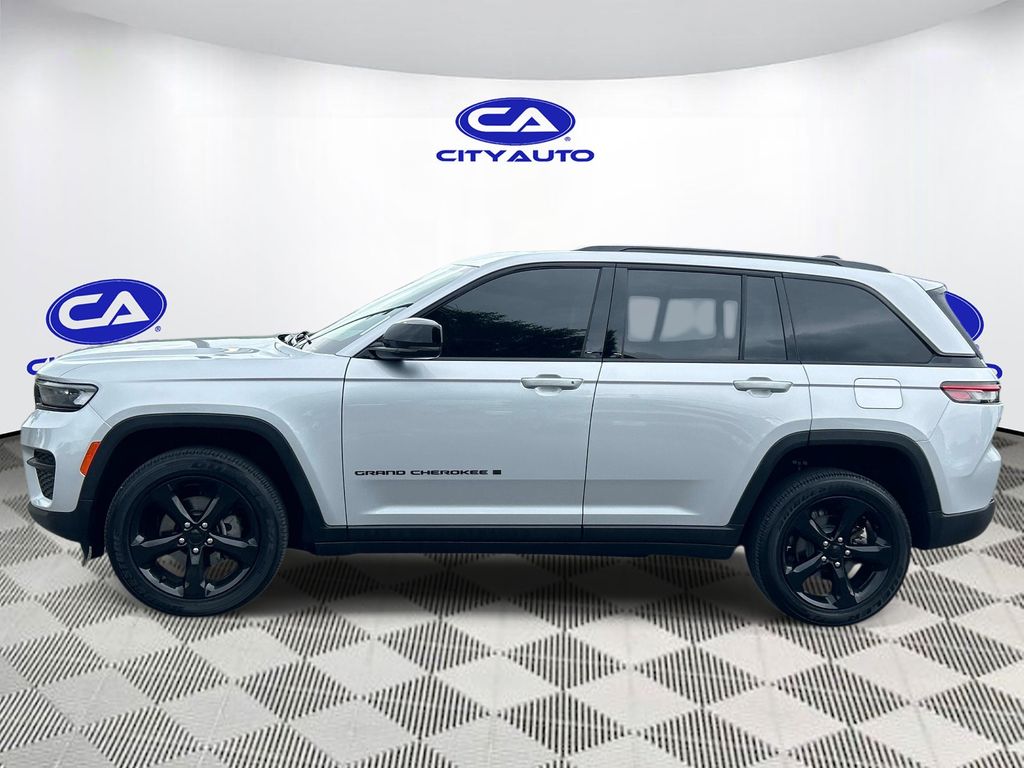 Used 2025 Jeep Grand Cherokee SUV