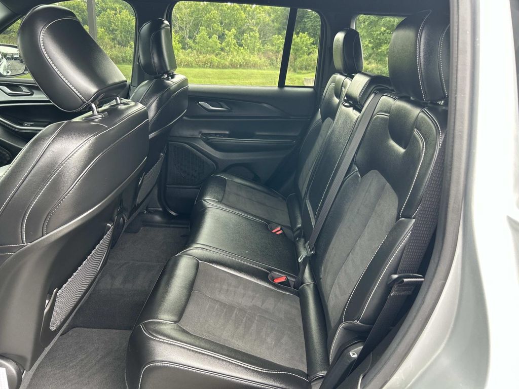 Used 2025 Jeep Grand Cherokee SUV
