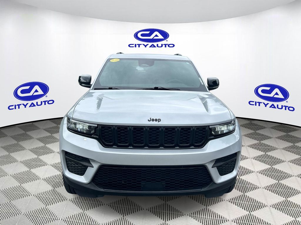 Used 2025 Jeep Grand Cherokee SUV
